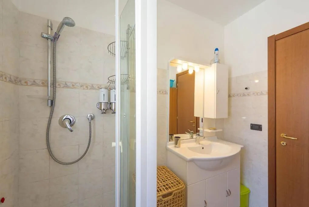 Modern Apartment Bubu Casa Borgonovo 0*,  Italia